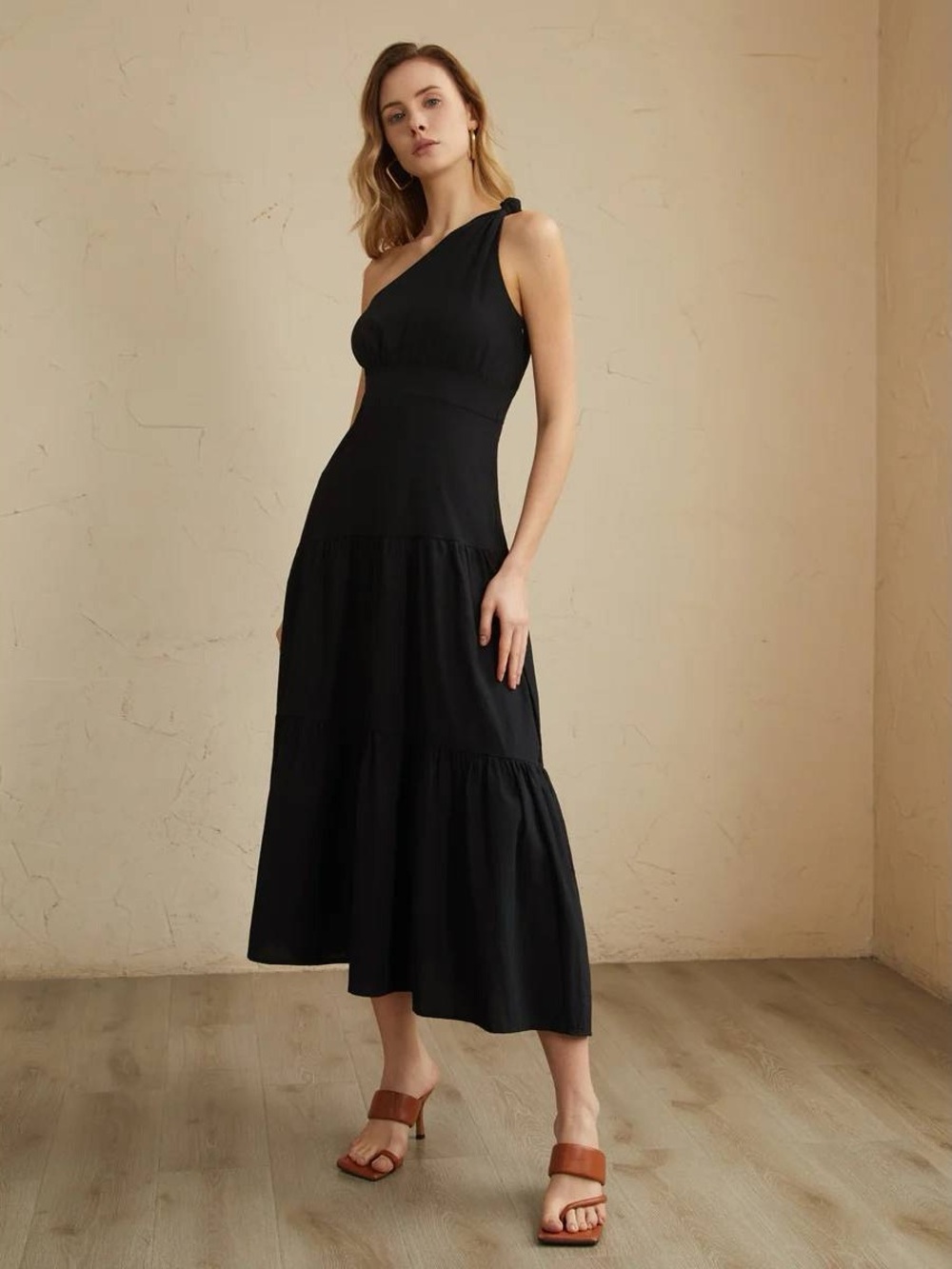 Commense NWT Black One Shoulder Tiered Midi Dress Size Small